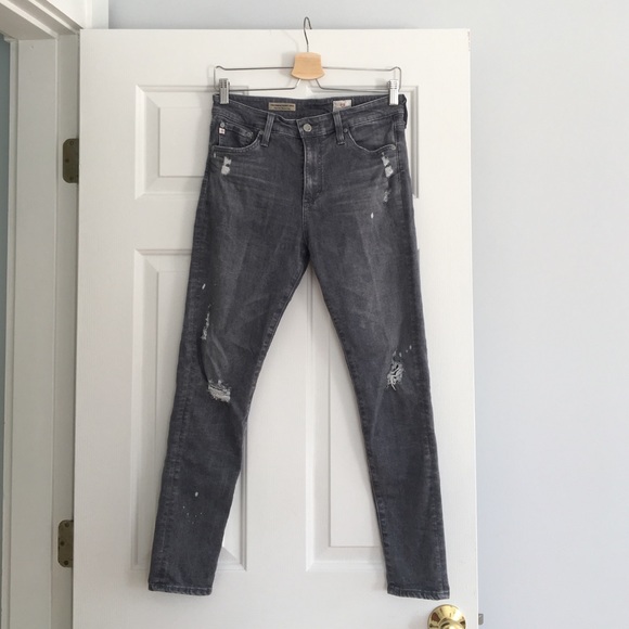 MOVING SALE AG Farrah Distressed Crop Jean