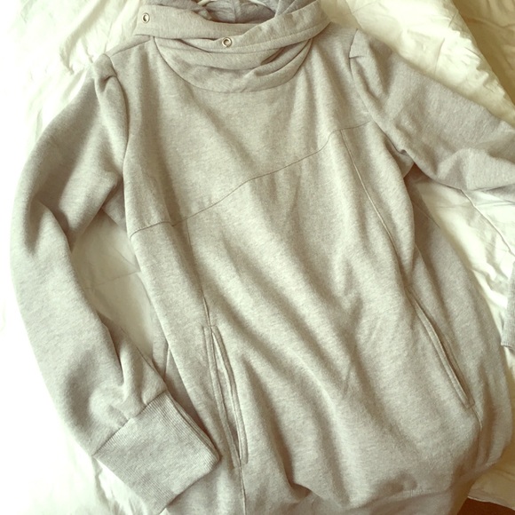 Heather gray hooded sweatshirt with pockets - Picture 3 of 3