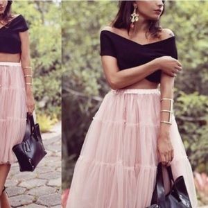 💋 🆕 • 💄 black crop top 💄