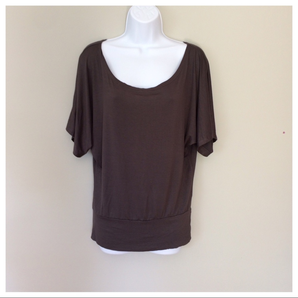 Gray short dolman sleeve top.