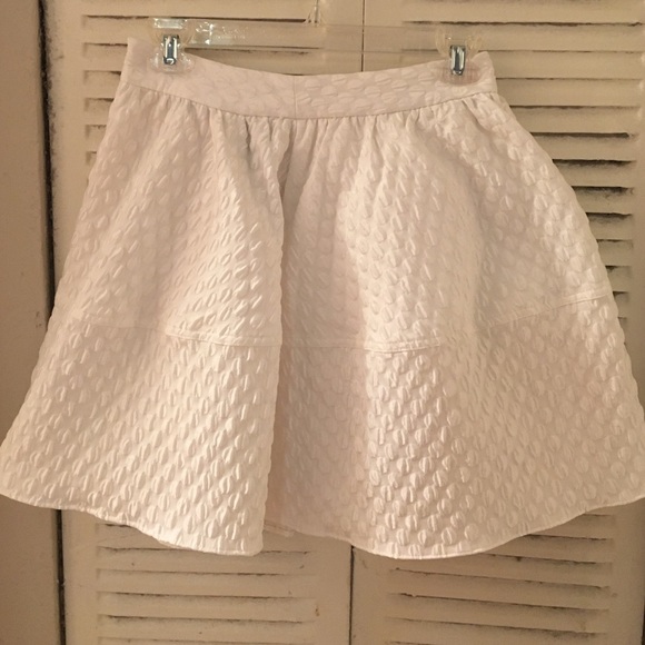 Express White size 2 skater skirt.