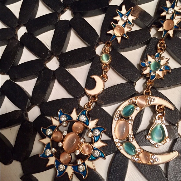 Really cool earrings ~ never worn! - Picture 2 of 2