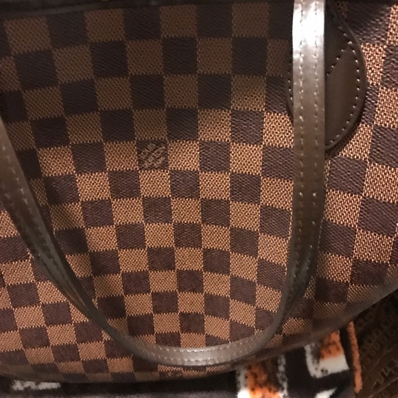 LOUIS VUITTON NEVERFULL MM    IS.  SOLD LOCALLY !!