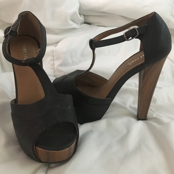 Wet seal pumps