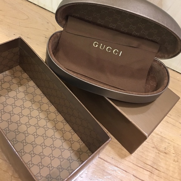 Back in stock!! Gucci sunglasses case - Picture 1 of 3