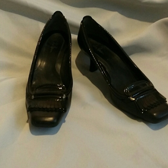 Cole Haan pumps with patent detail
