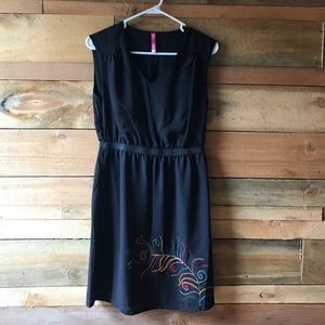 Black sleeveless dress with detail stitching