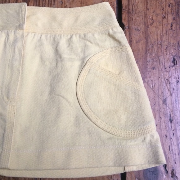 Teensy tiny yellow mini! ⚠️ - Picture 3 of 3