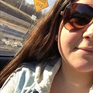 Meet your Posher, Lauren