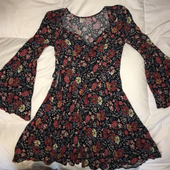 American Eagle bell-sleeved dress