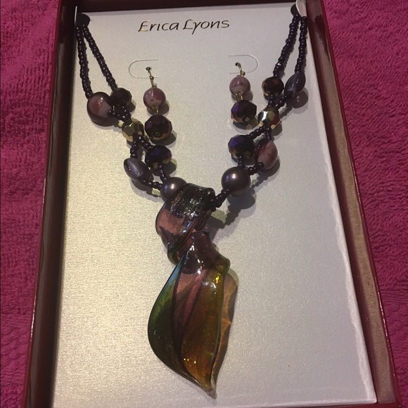 Gorgeous Necklace & Earring Set