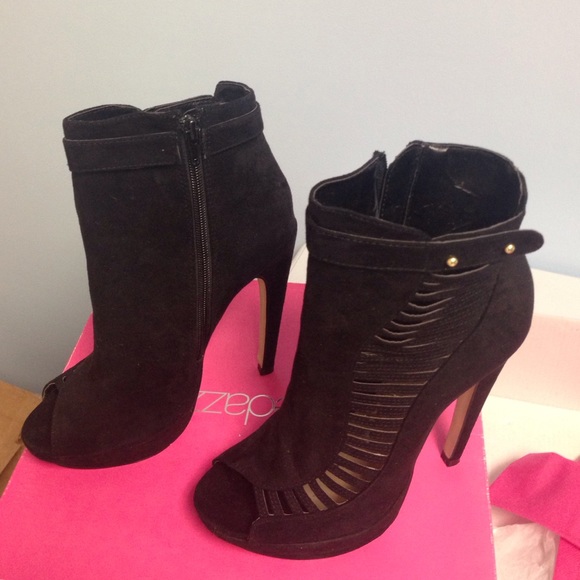 Shoe Dazzle open toe booties