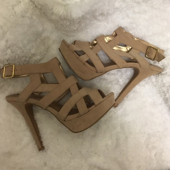 Women's Sz 9 Nude Cage Heels w/ a Platform!