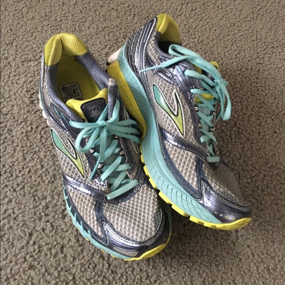 Women's Brooks Ghost 6 running shoes