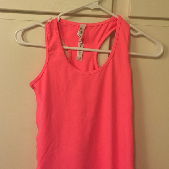Lulu neon pink top 💕