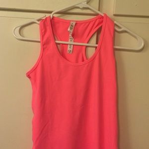 Lulu neon pink top 💕