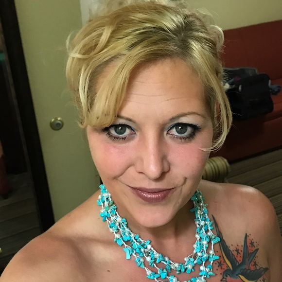 Meet your Posher, Brandy - Picture 1 of 1