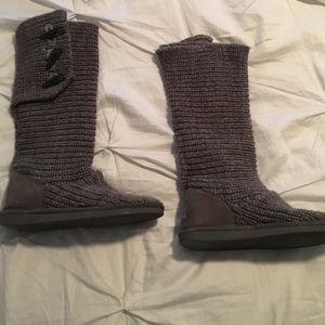 Bearpaw gray knitted boots