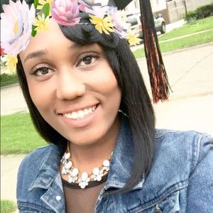 Meet your Posher, Alexis