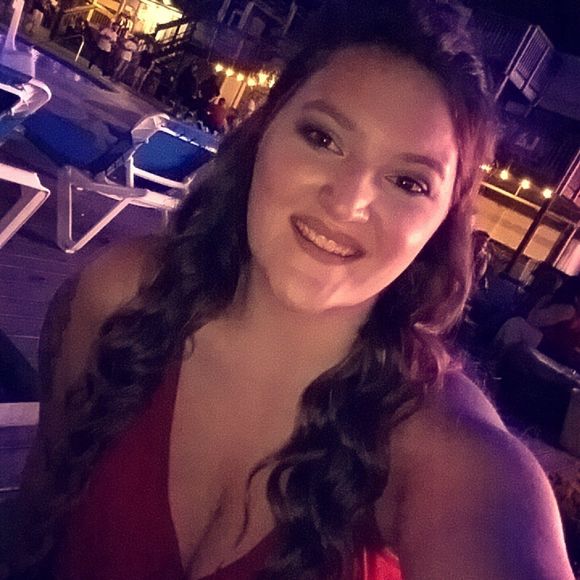 Meet your Posher, Katelyn - Picture 1 of 1