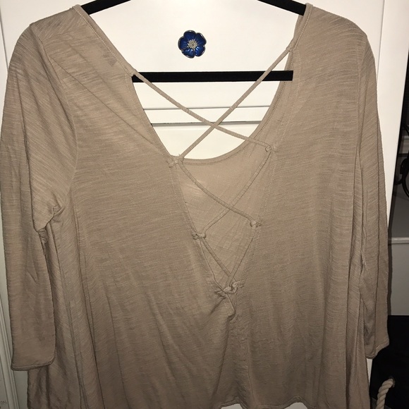 Super cute criss-cross back longsleeve
