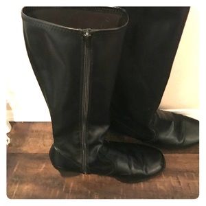 Black heeled boots