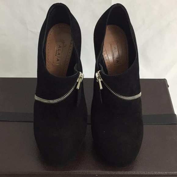 Alaïa Black Ankle Boots - Picture 1 of 4