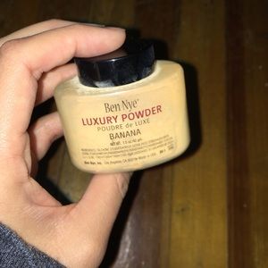 Ben Nye luxury powder