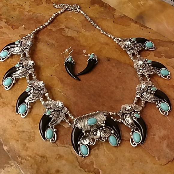 BACK IN STOCK! 🆕Bear Claw Squash Blossom Necklace - Picture 2 of 4