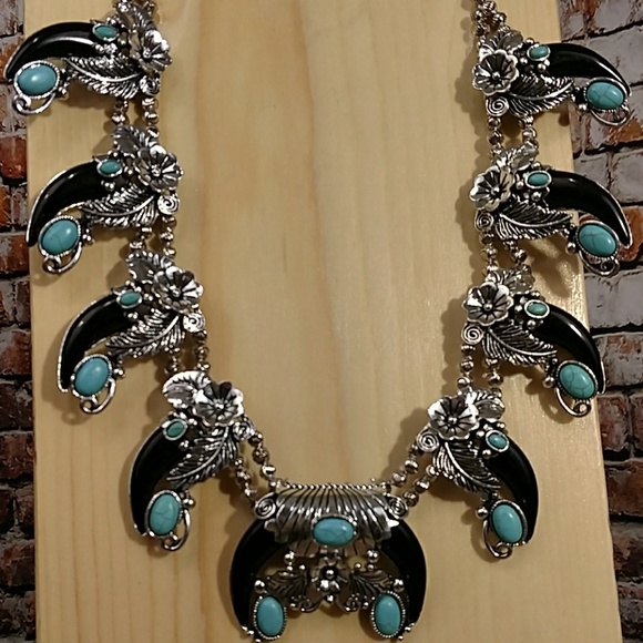 BACK IN STOCK! 🆕Bear Claw Squash Blossom Necklace - Picture 3 of 4