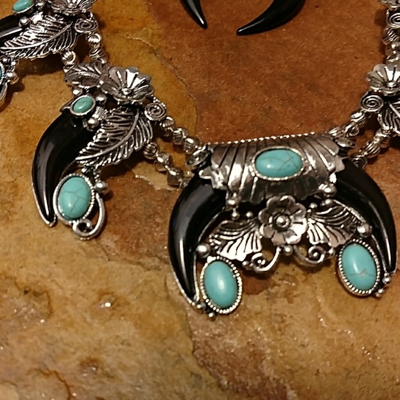 BACK IN STOCK! 🆕Bear Claw Squash Blossom Necklace - Picture 4 of 4