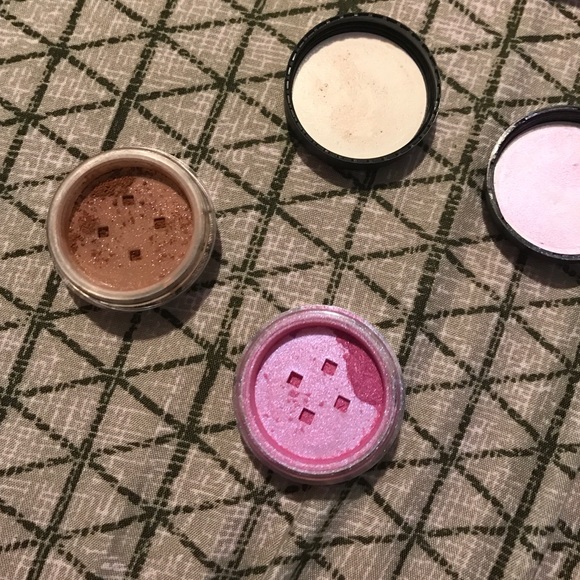 Bare minerals shadows