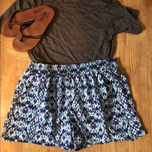 Ikat Blur blue shorts