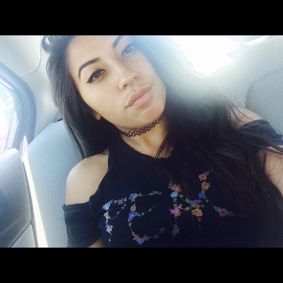 Peace crop top - Picture 3 of 3