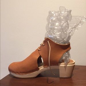 Bryr Sofie Peep Toe Mid Heel