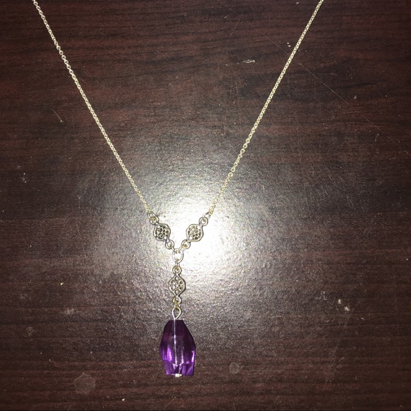 Sliver necklace with a purple crystal