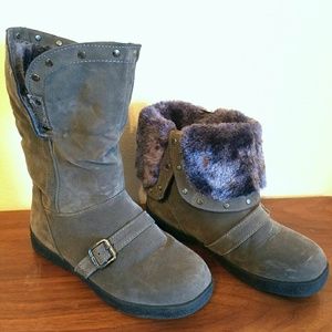 Lamo Carla Grey boot with blue faux fur lining