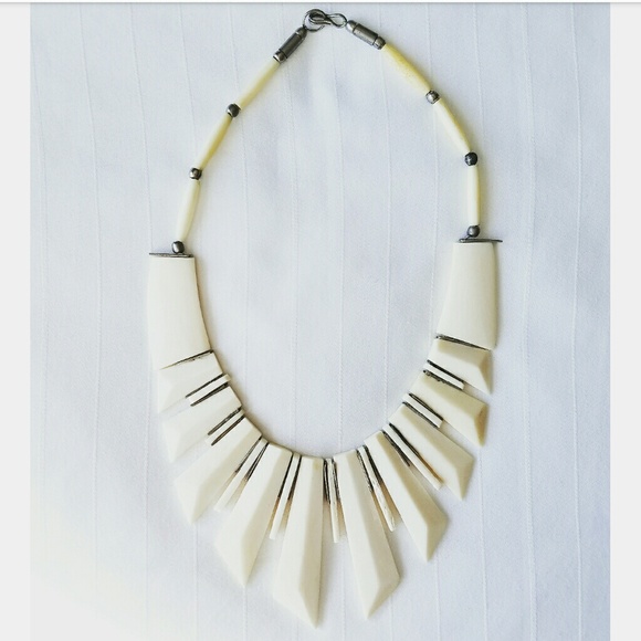 Vintage  Jewelry - 🚨SALE🚨Vintage Ivory Statement Necklace