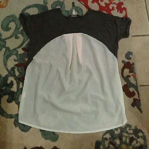 Kensie gray and white blouse
