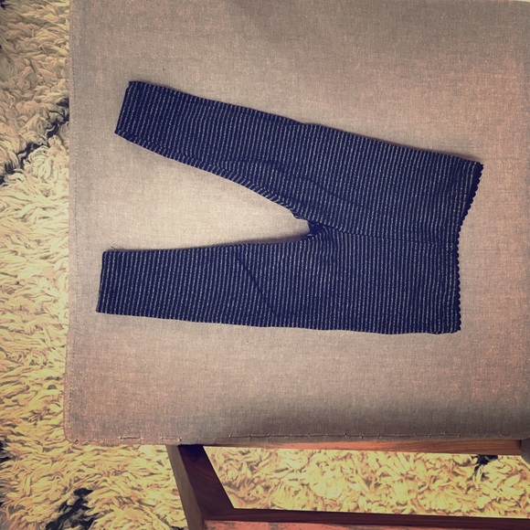 TEA COLLECTION black stripe leggings.