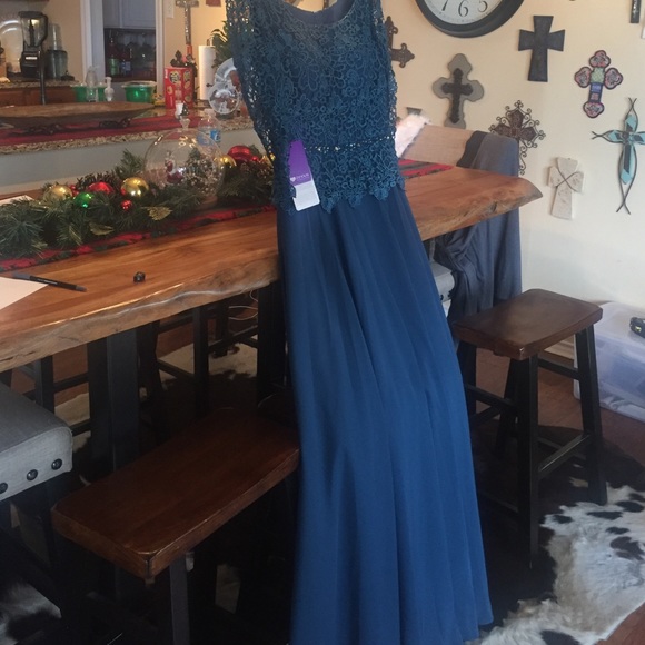 Long evening dress - Picture 1 of 3