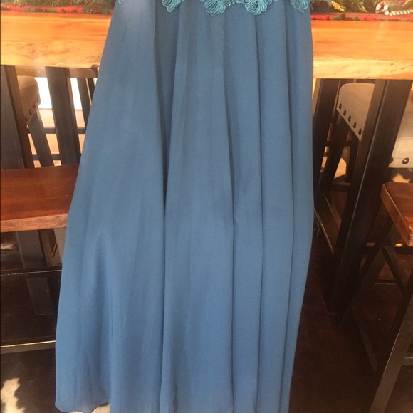 Evening dress! Gorgeous! - Picture 3 of 3