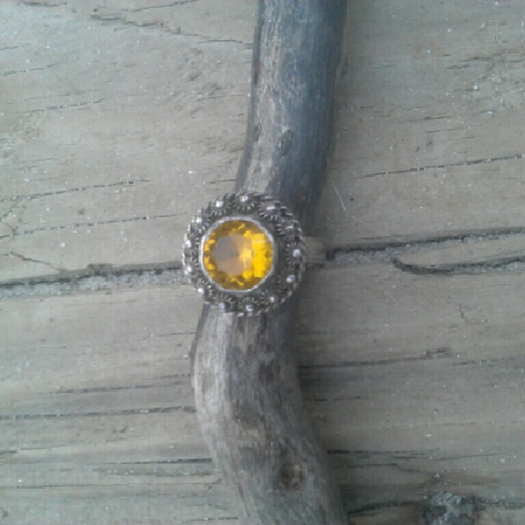 Vintage silver & yellow stone ring