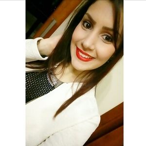 Meet your Posher, Carla