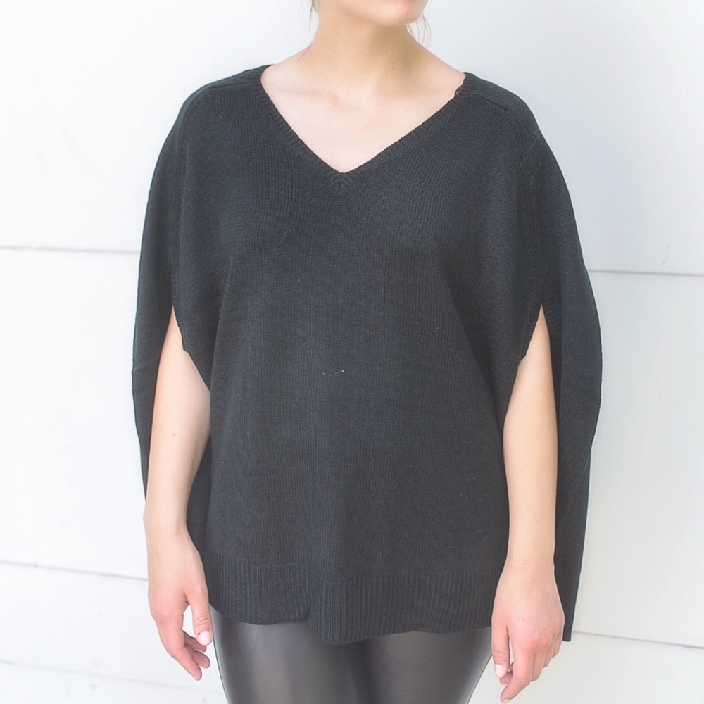 New with tags BB Dakota Black Capelet