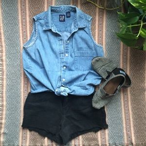 Gap sleeveless denim button down size S