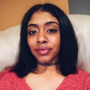 Meet your Posher, Adriana