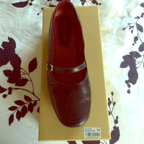 Black Mary Jane flats