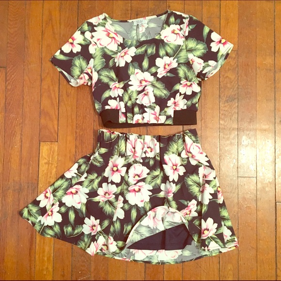 Tobi crop top and skirt set (floral)