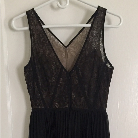 BCBG Paris: black lace and chiffon dress - Picture 2 of 3